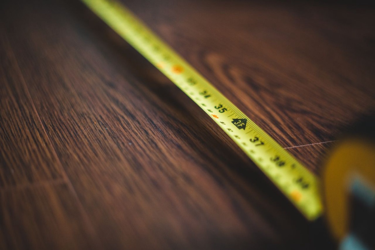 Detail of inch numbers and fraction marks on a tape measure blade